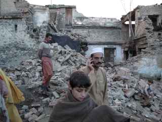 Más de 300 muertos en el terremoto del Hindu Kush