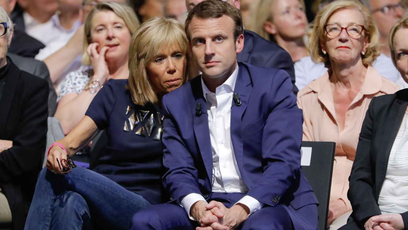 Brigitte y Emmanuel Macron, en un reciente mítin del candidato a la presidencia de Francia