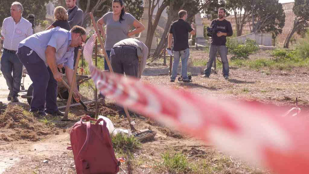 Los trabajos en el cementerio de Cádiz pretenden dar con 44 sepulturas