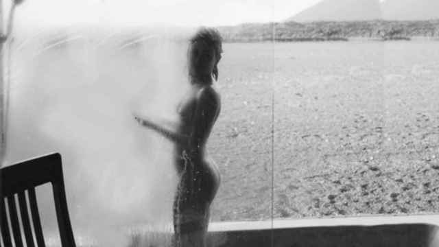 Imágenes del día:  Anna Castillo, actriz de 'La llamada', comparte su desnudo más sensual