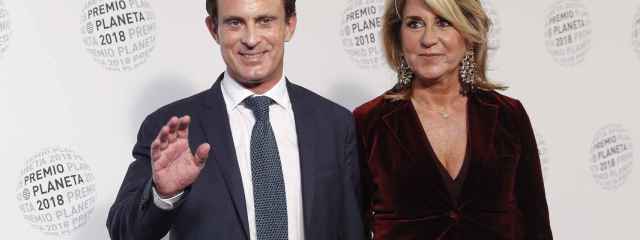 Manuel Valls y Susana Gallardo posan por primera vez y de la mano