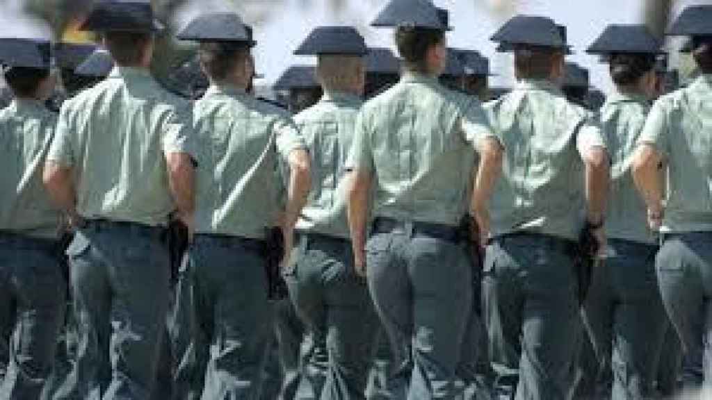 Guardias civiles en formaciÃ³n./