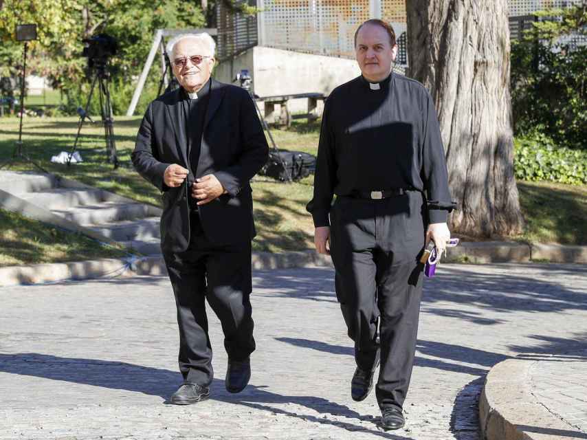 El Padre Apeles en el último adiós a Montserrat Caballé.